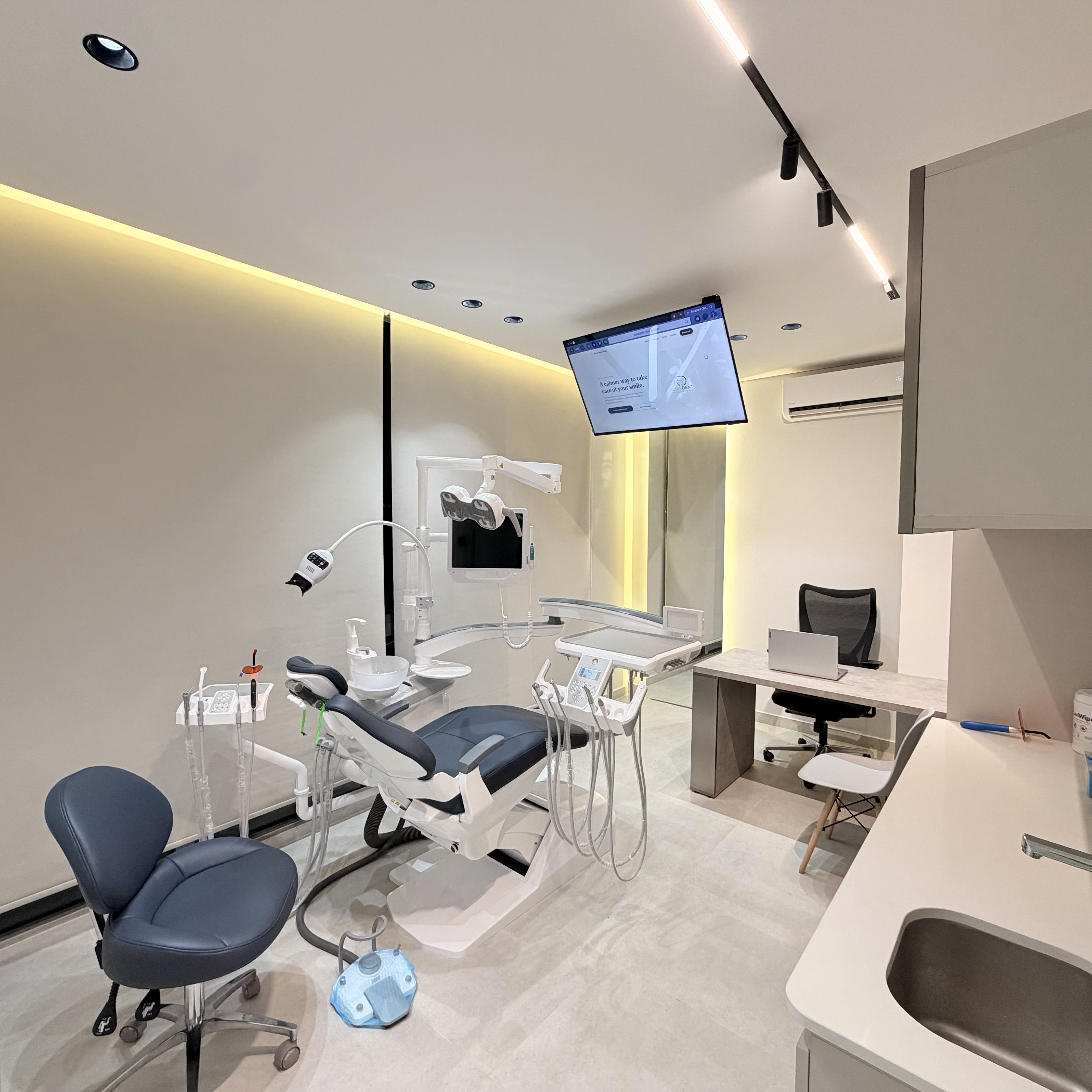AuraDent Clinic treatment room